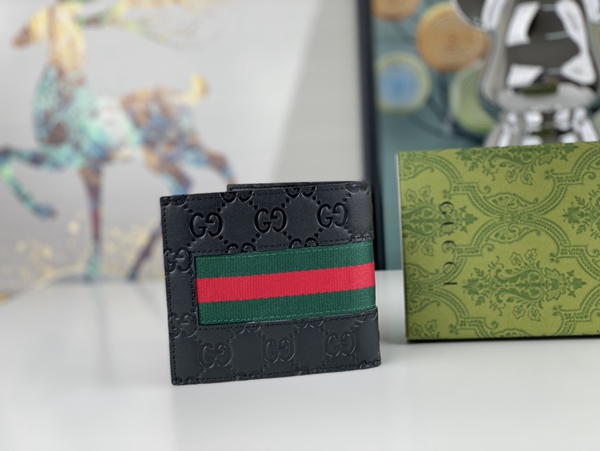 グッチ財布コピー背面デザイン